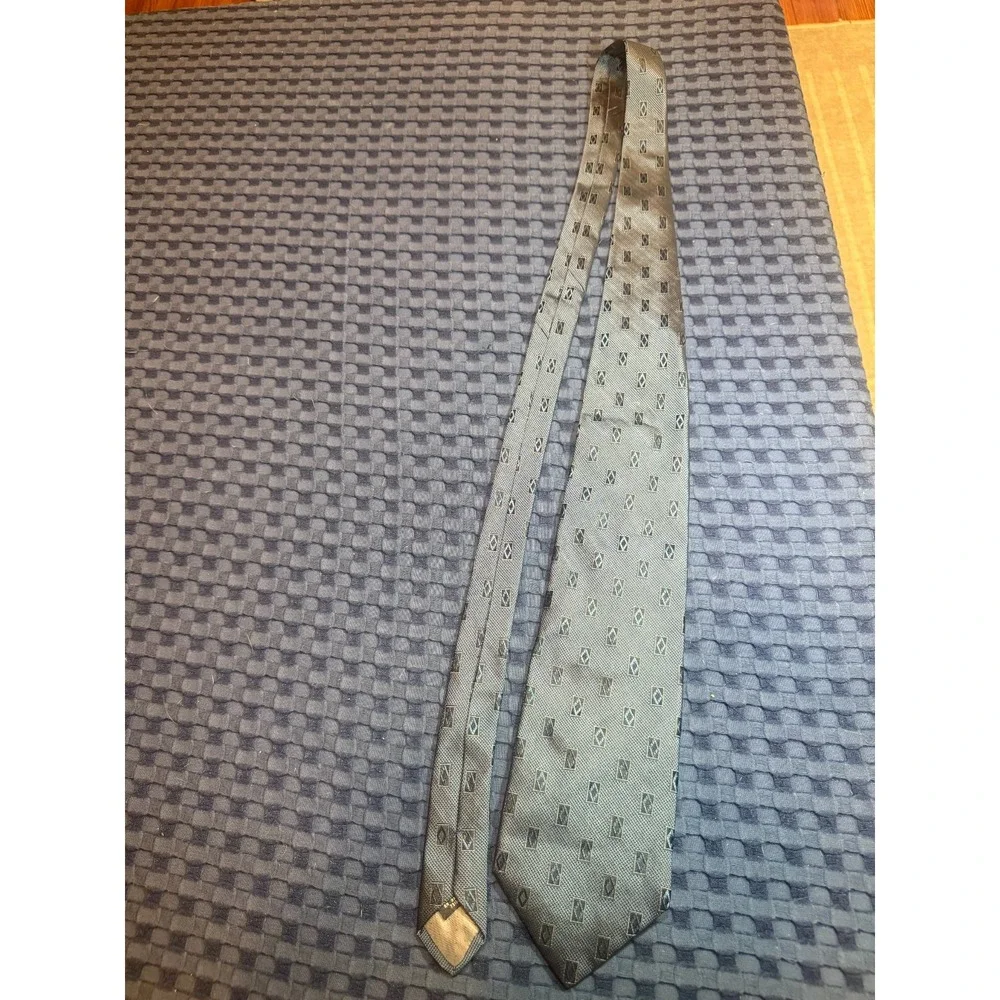 Stafford Tie Blue  100% Silk Neck Made in Italy Geometric Pattern
